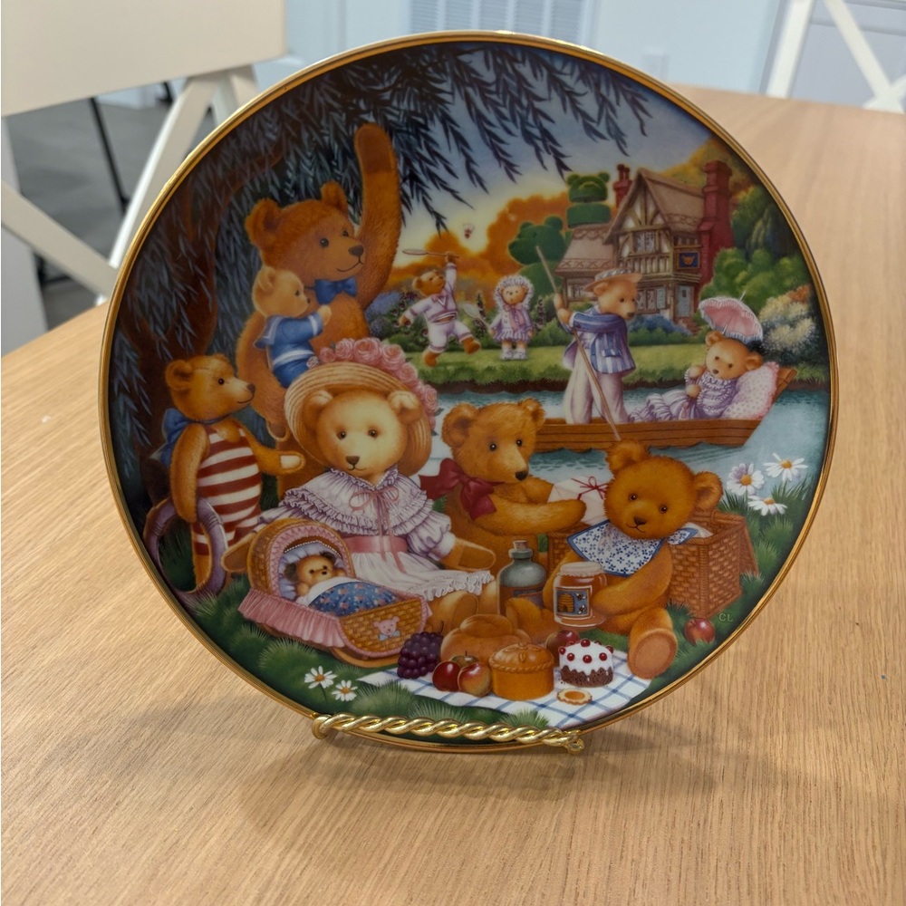 Collectible Teddy Bear Picnic Decorative Plate